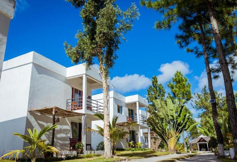 اتاق استاندارد با چشم‌انداز استخر, The Sanctuary Lodge