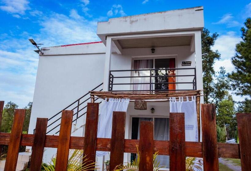 اتاق استاندارد با چشم‌انداز استخر, The Sanctuary Lodge