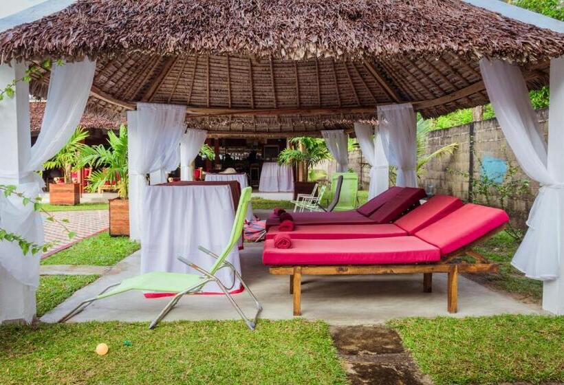 اتاق استاندارد با چشم‌انداز استخر, The Sanctuary Lodge