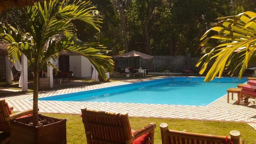 اتاق استاندارد با چشم‌انداز استخر, The Sanctuary Lodge