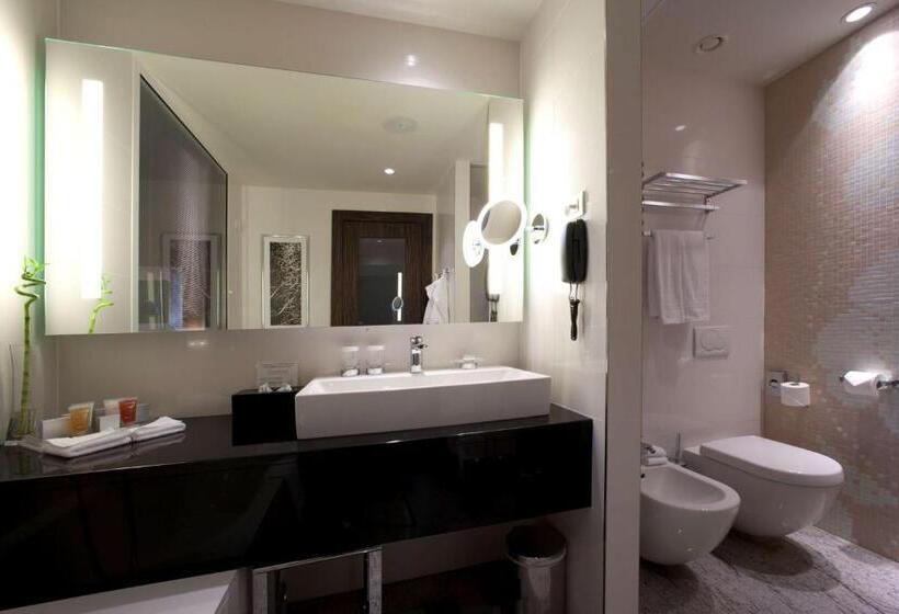 اتاق لوکس با چشم‌انداز دریا, Kempinski Palace Portorož