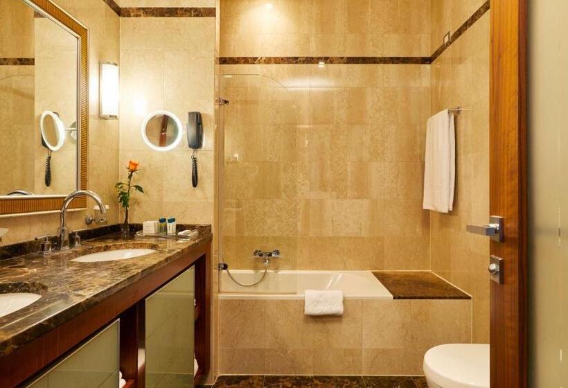 اتاق لوکس با چشم‌انداز دریا, Kempinski Palace Portorož