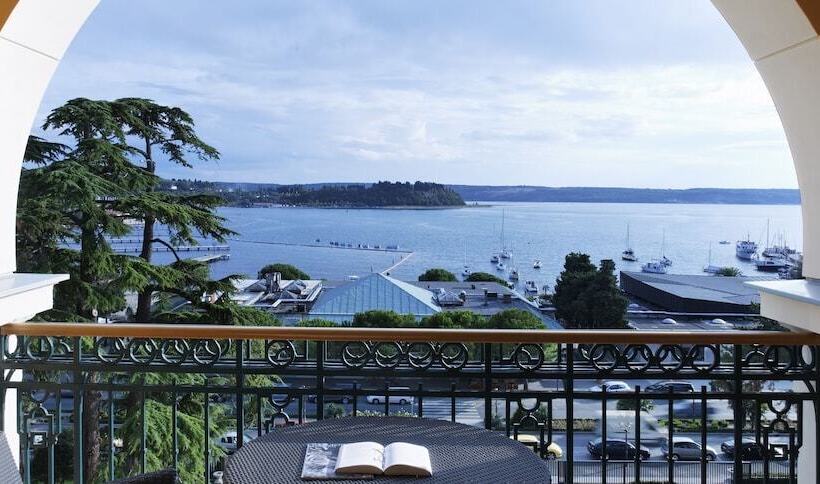 اتاق سوپریور با چشم‌انداز دریا, Kempinski Palace Portorož