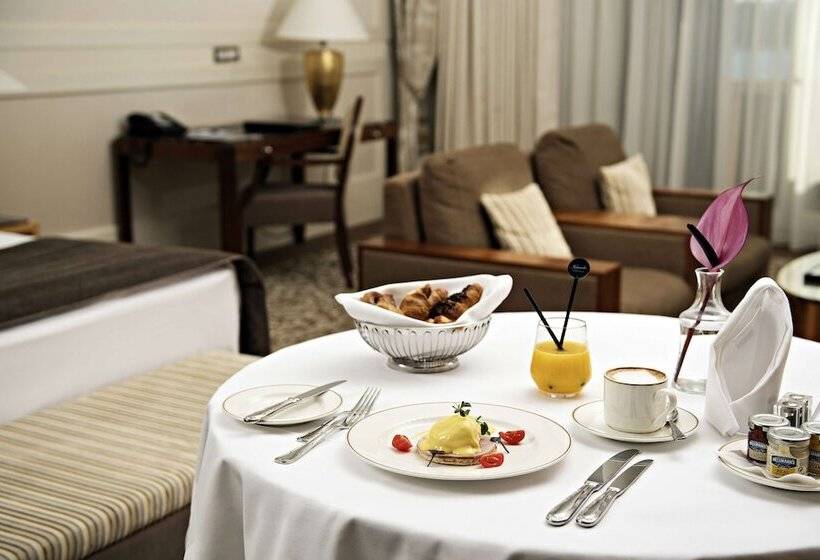 اتاق لوکس با چشم‌انداز دریا, Kempinski Palace Portorož
