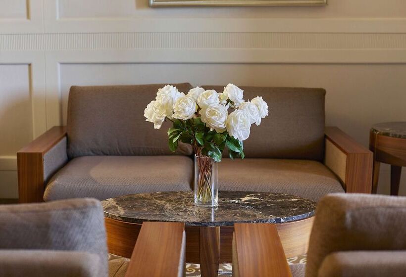 اتاق لوکس با چشم‌انداز دریا, Kempinski Palace Portorož