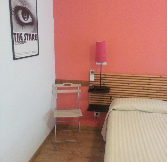 Четырехместный Номер Стандарт, Hostal La Lluna