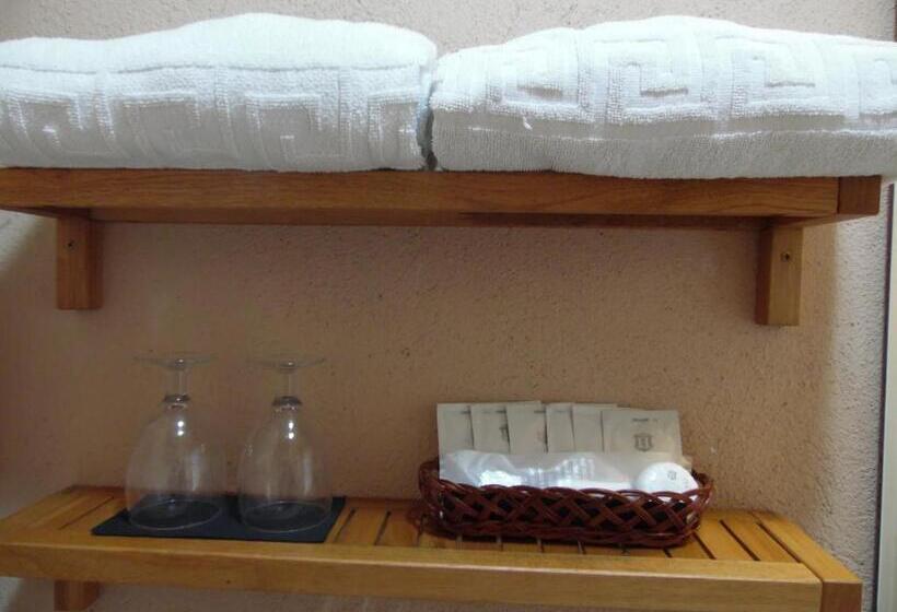 Четырехместный Номер Стандарт, Hostal La Lluna