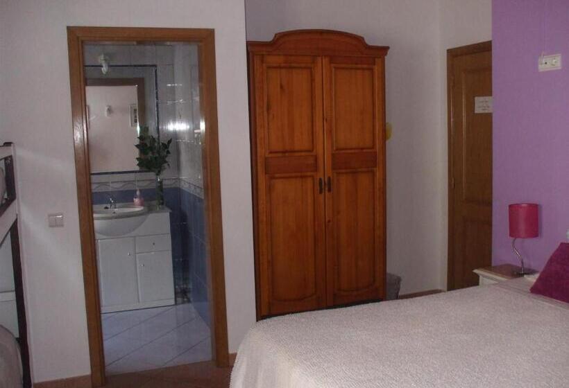 חדר סטנדרט לארבעה, Dinas Guesthouse