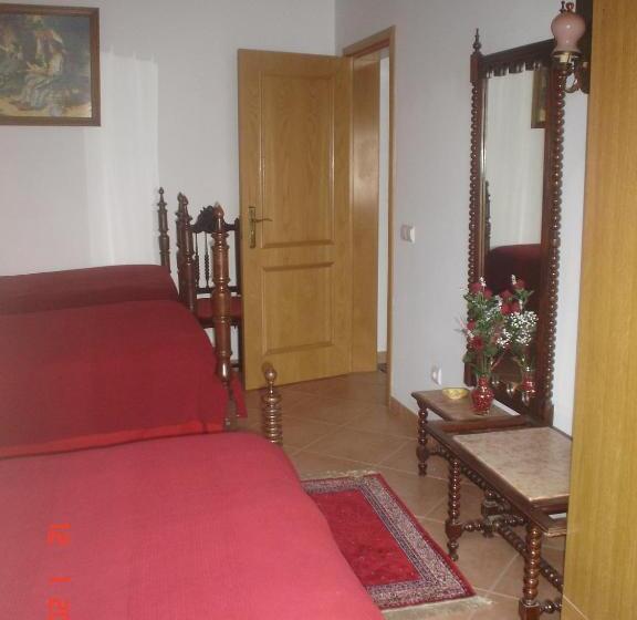 חדר סטנדרט לארבעה, Dinas Guesthouse