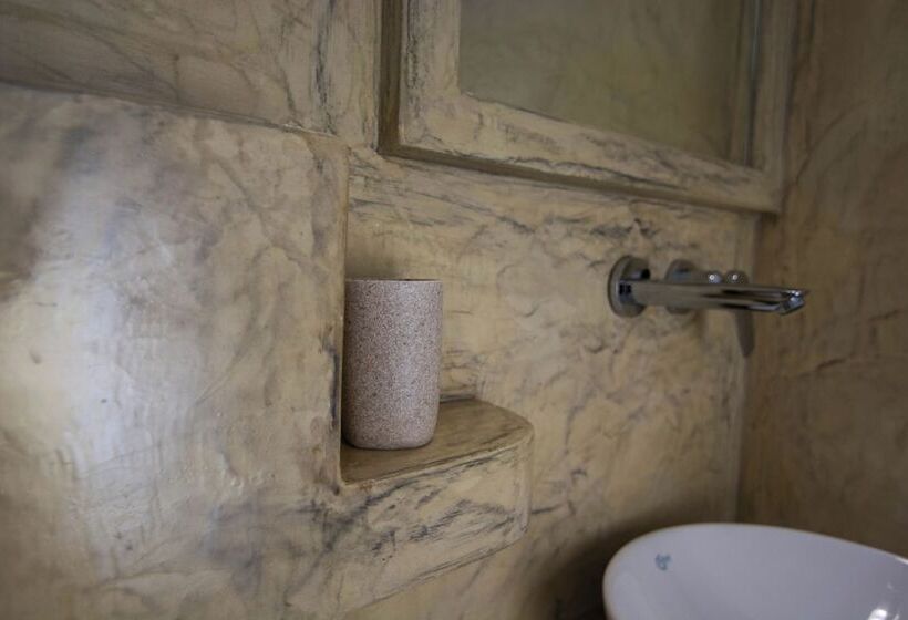 استودیوی استاندارد, Phevos Villa