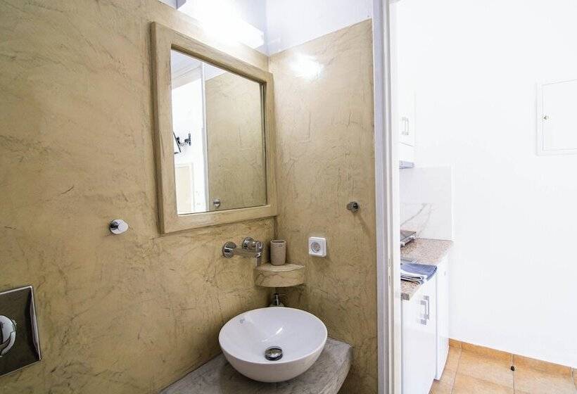 استودیوی استاندارد, Phevos Villa