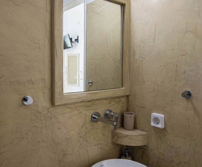 استودیوی استاندارد, Phevos Villa