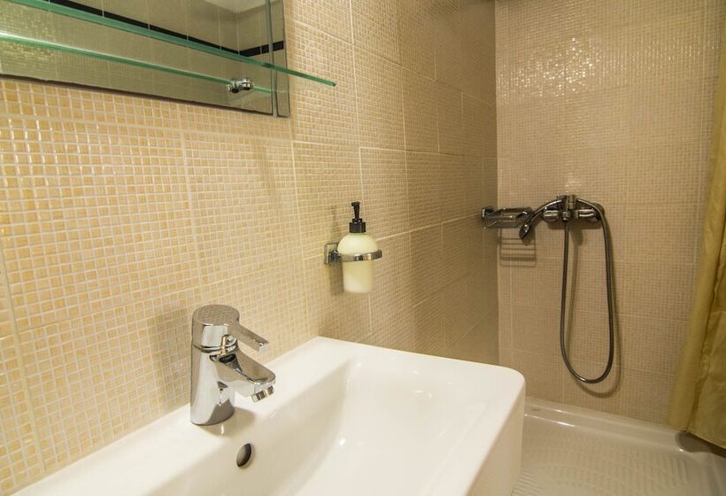 Economy Quadruple Room, Phevos Villa