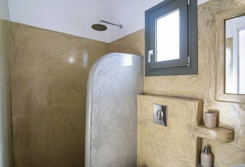 استودیوی استاندارد, Phevos Villa