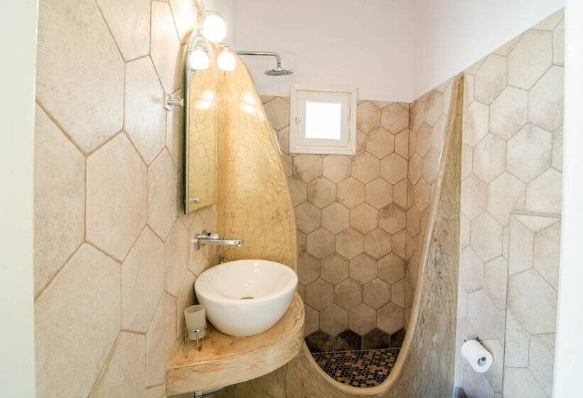 استودیوی استاندارد, Phevos Villa