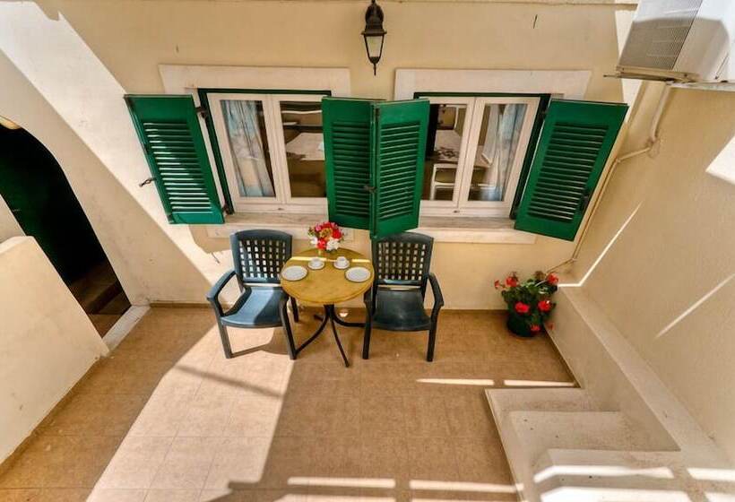 Economy Quadruple Room, Phevos Villa
