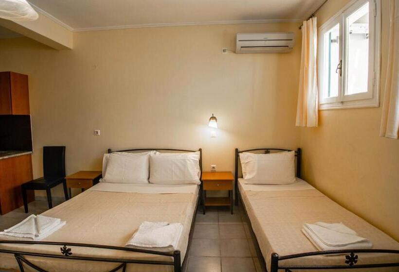 Economy Quadruple Room, Phevos Villa