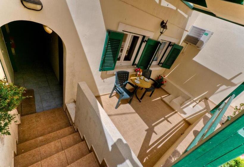 Economy Quadruple Room, Phevos Villa