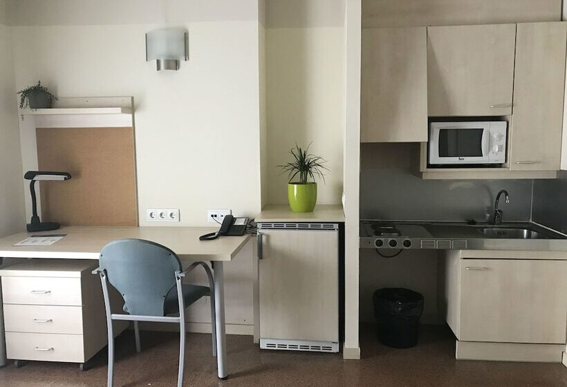 クラシックスタジオ, Residencia Universitaria Blas De Otero