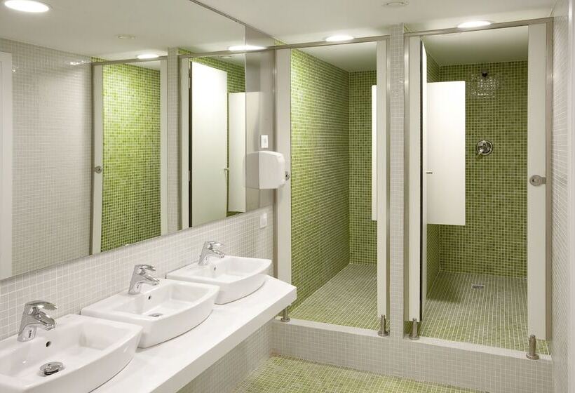 Кровать в Многоместном Номере с Общей Ванной, Sant Jordi Hostels Sagrada Familia