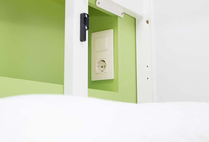 Кровать в Многоместном Номере с Общей Ванной, Sant Jordi Hostels Sagrada Familia