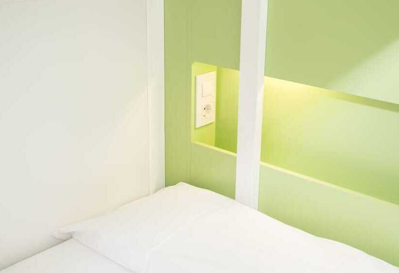 Кровать в Многоместном Номере с Общей Ванной, Sant Jordi Hostels Sagrada Familia