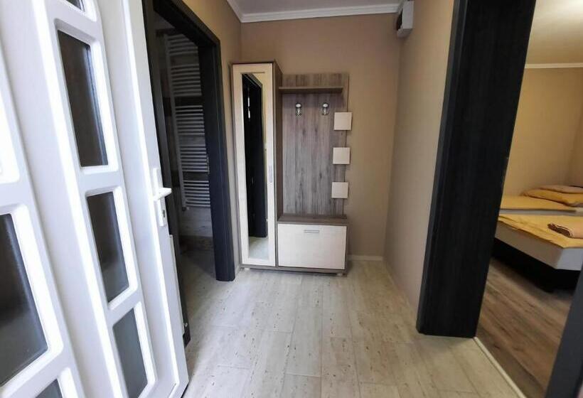 Suite, Borostyán Panzió