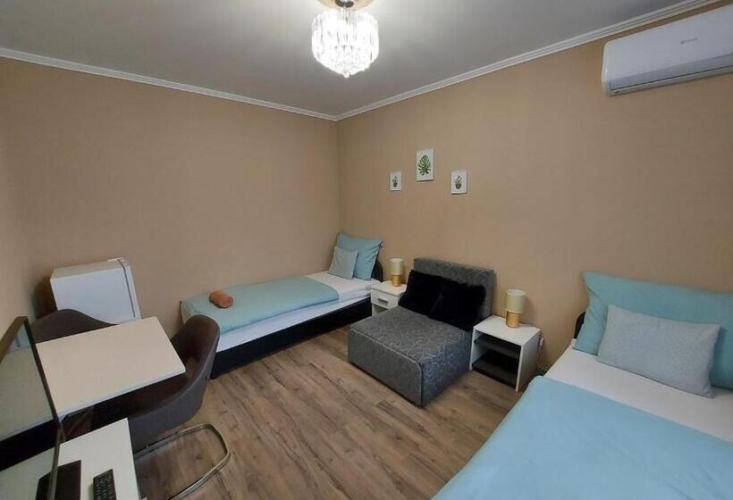 Suite, Borostyán Panzió