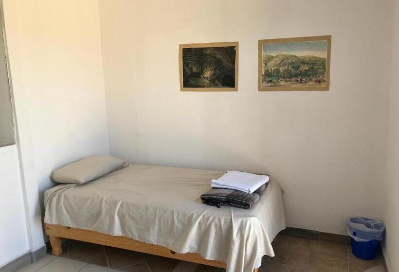 バス共有のスタンダードルーム, Susu’z Village Hostel And Rooms