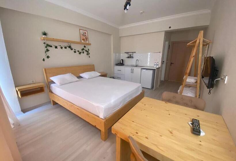 استودیوی استاندارد, Santa Suites  Near Saint Nicholas Church