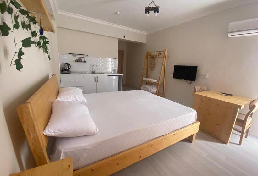 استودیوی استاندارد, Santa Suites  Near Saint Nicholas Church