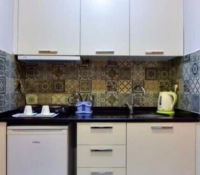 سوییت خانوادگی, Gloria Suite
