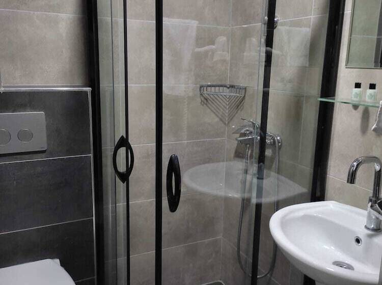 سوییت خانوادگی, Gloria Suite