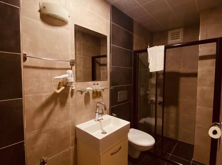 سوییت خانوادگی, Gloria Suite