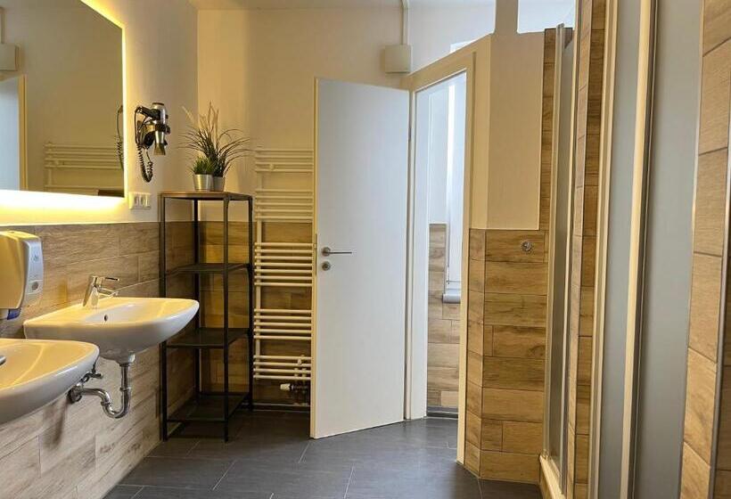 Номер Стандарт Совместная Ванная, Blue Doors Hostel Ktv
