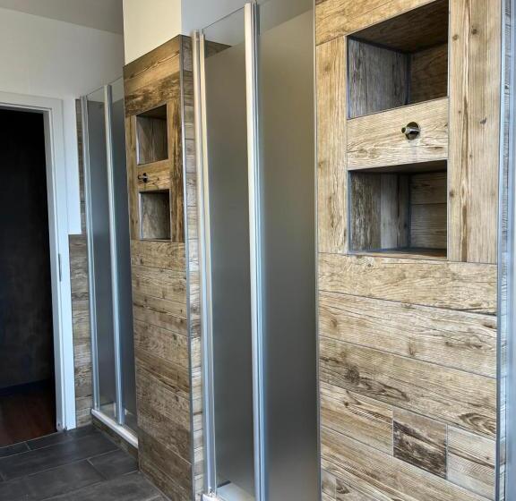 Кровать в Общей Комнате, Blue Doors Hostel Ktv