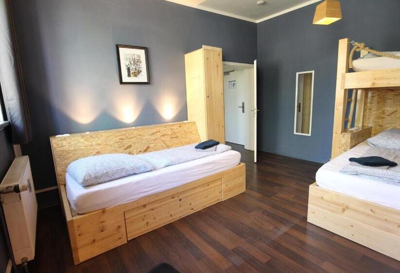 Четырехместный Номер Стандарт, Blue Doors Hostel Ktv