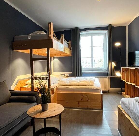 Семейный Номер Совместный Санузел, Blue Doors Hostel Ktv