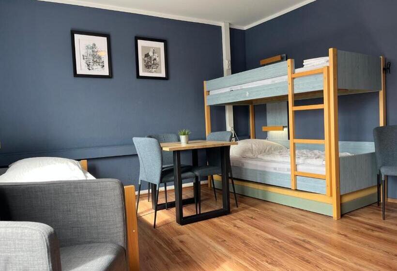 Кровать в Общей Комнате, Blue Doors Hostel Ktv