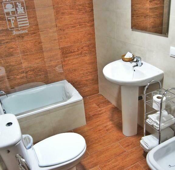 اتاق استاندارد سه نفره, Hostal Fantoni