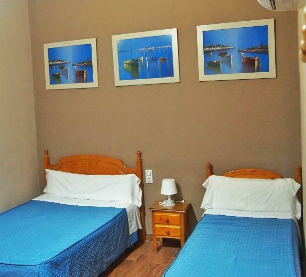 اتاق استاندارد سه نفره, Hostal Fantoni