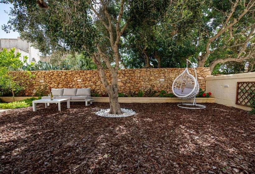 اتاق لوکس با بالکن, Bliss Boutique Living