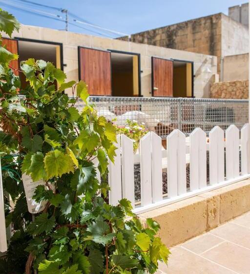 اتاق لوکس با بالکن, Bliss Boutique Living