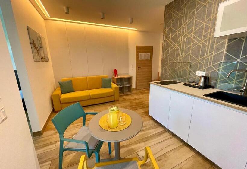 Апартаменты 1 Спальня Вид на Бассейн, Villa7