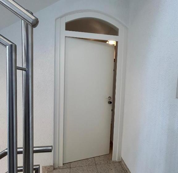 带1个卧室的带阳台的公寓, Winzerhaus Im Oberdorf   Fewo U Zimmer   Auch Kombinierbar
