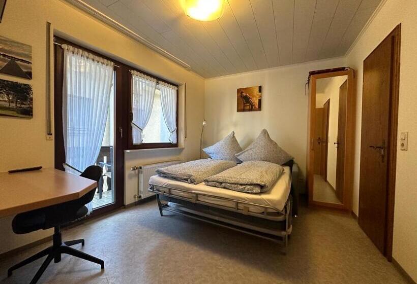 带1个卧室的带阳台的公寓, Winzerhaus Im Oberdorf   Fewo U Zimmer   Auch Kombinierbar