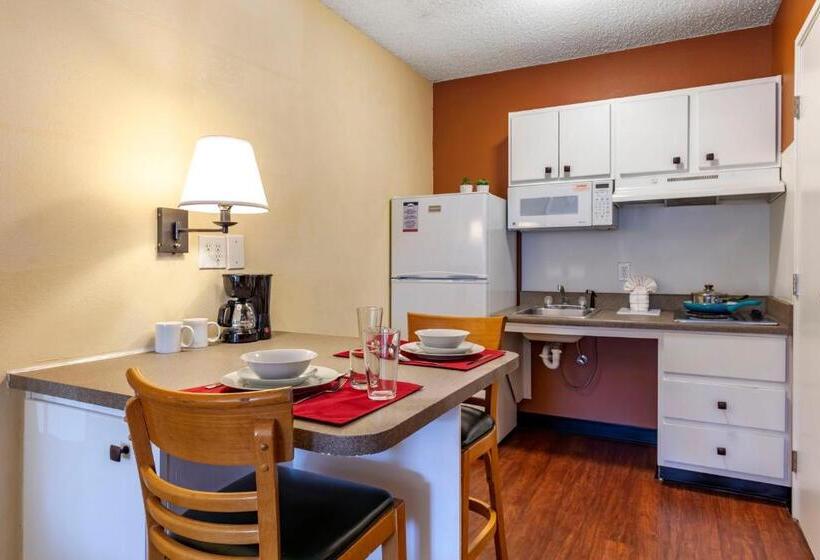 Quarto Estandar para Deficientes Físicos, Suburban Studios