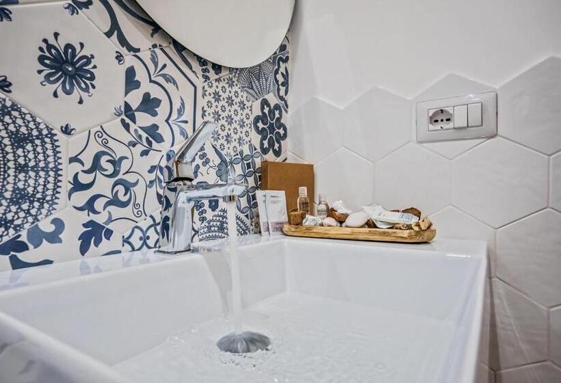 Номер Deluxe Вид на Море Боковой, La Serenata Luxury
