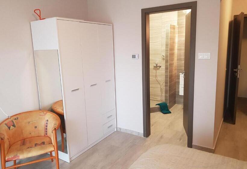 آپارتمان 1 خوابه با تراس, Flamingó Apartmanház