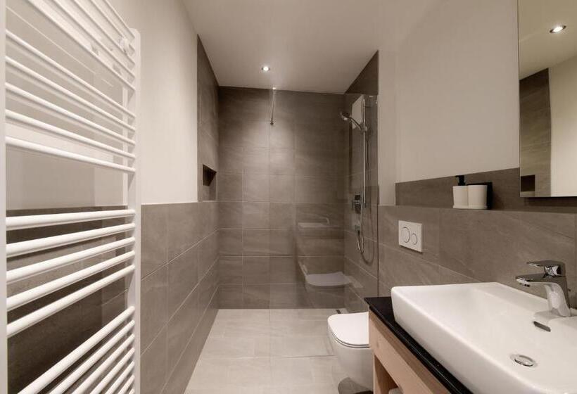 Апартаменты 1 Спальня с Террасой, Simple Life Apartments